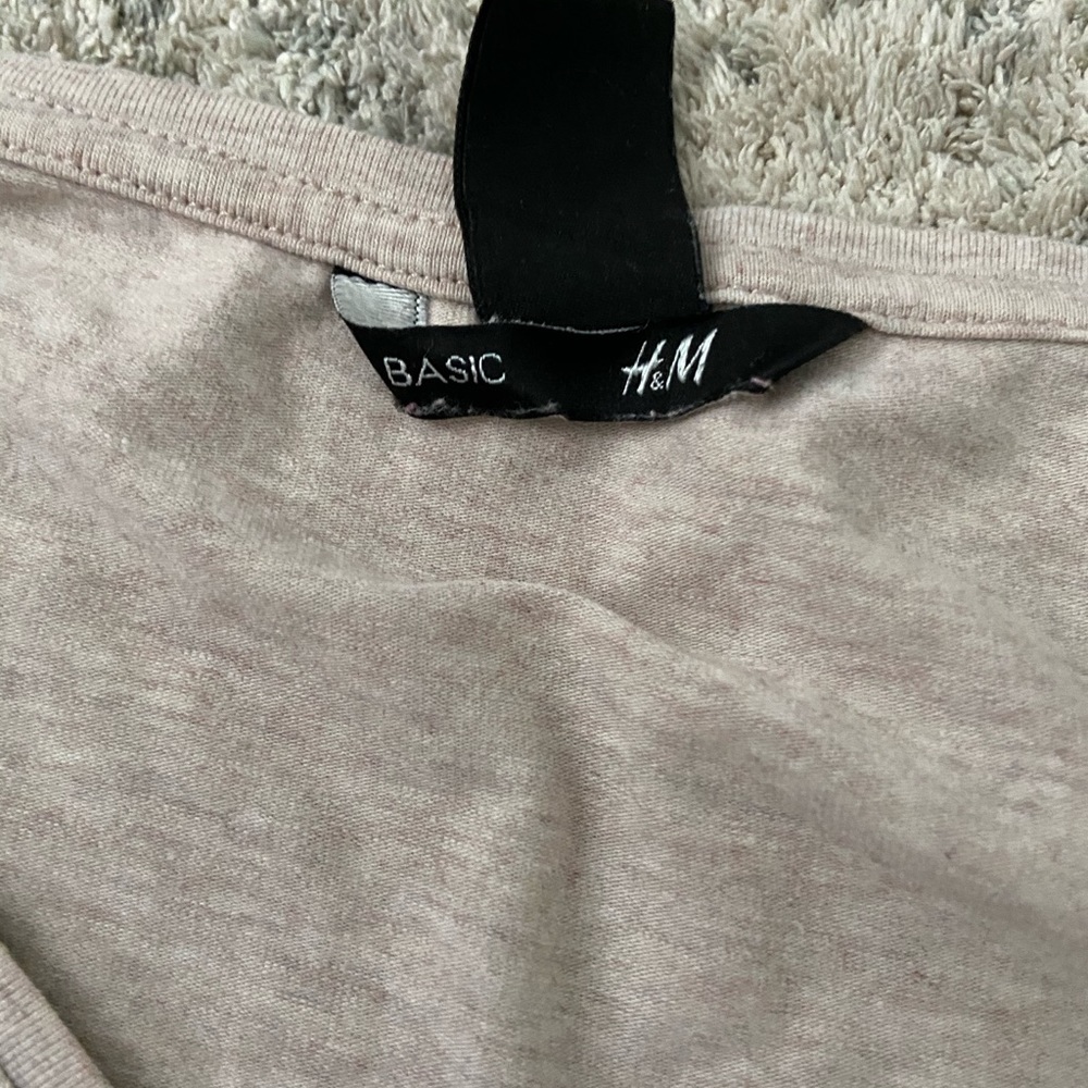 Basic V Neck - Picture 2 of 4